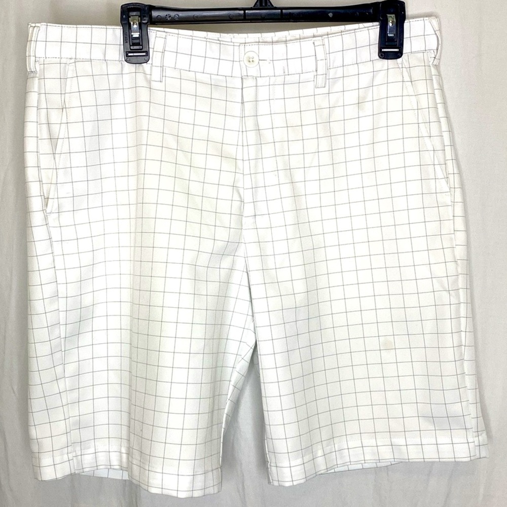 IZOD Golf Men’s Classic Fit Golf Shorts W33 EUC Windowpane Plaid White UPF 15
